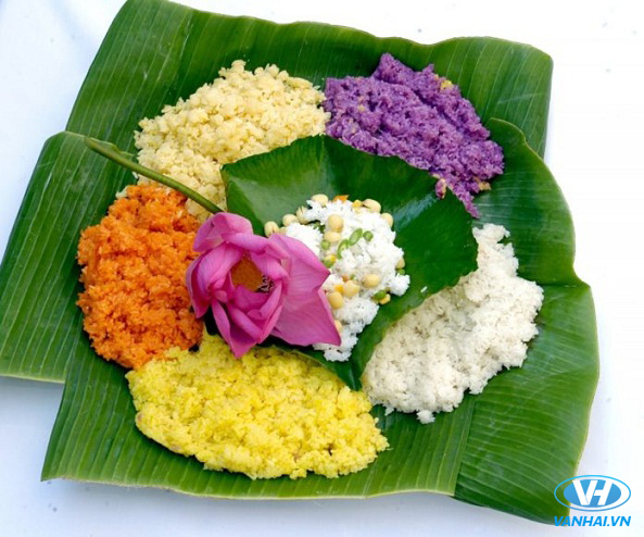 Xôi ngũ sắc là món ăn đặc sản của tỉnh Hà Giang