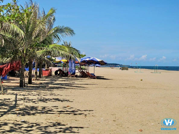 Biển Sầm Sơn là điểm nghỉ dưỡng mùa hè lí tưởng