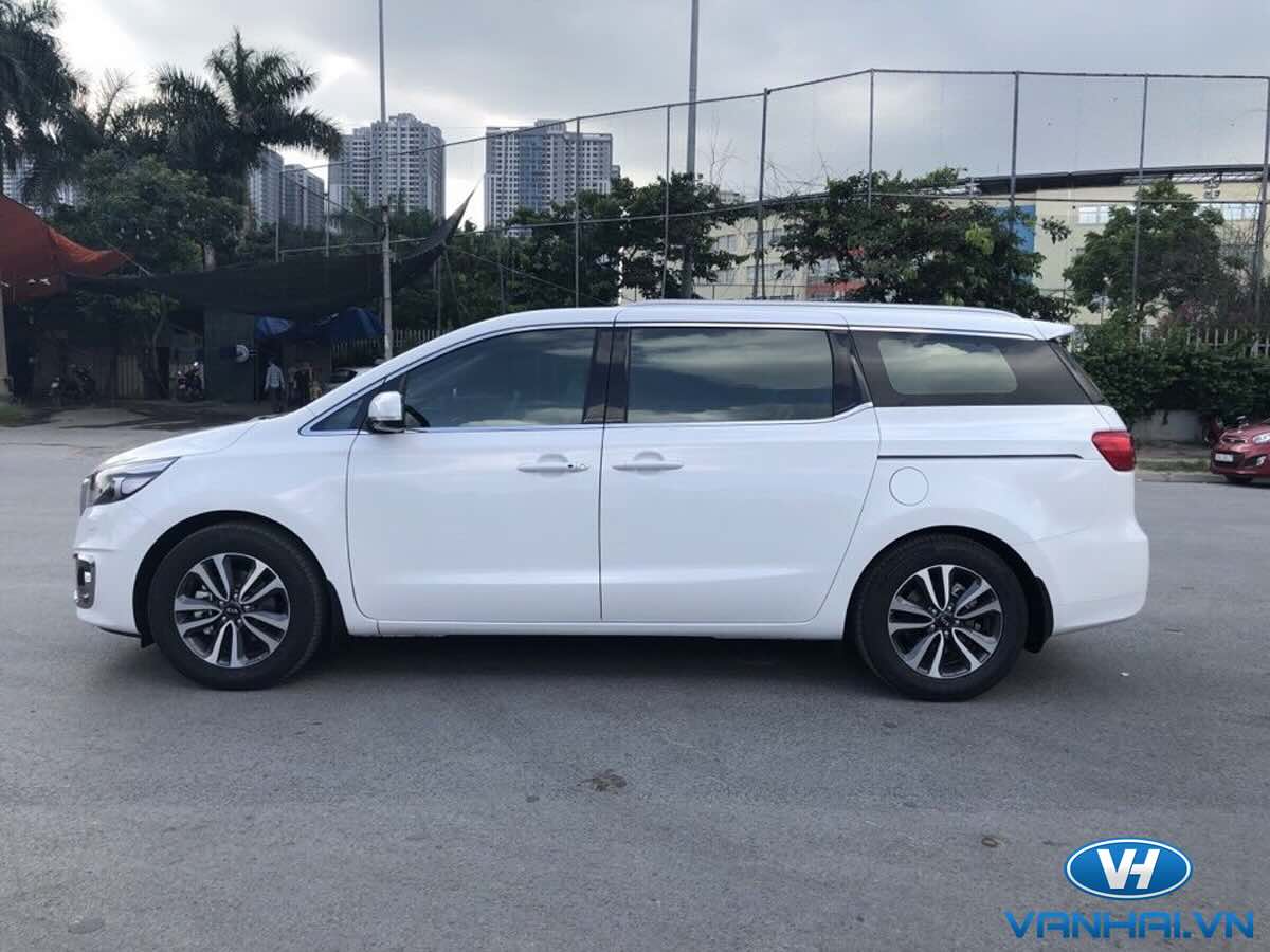 Thuê xe  7 chỗ Kia Sedona 2018 rẻ nhất tại Vân Hải