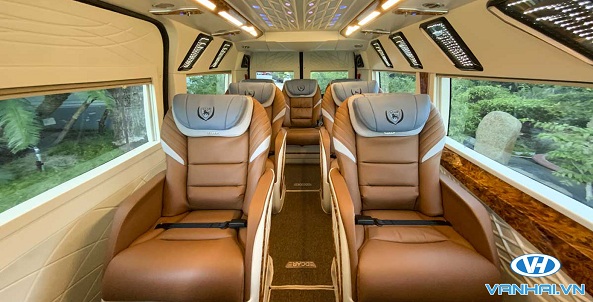 Không gian nội thất cao cấp trên xe Limousine Dcar President 9 chỗ