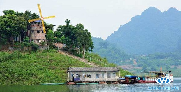 Non nước Thung Nai đầy thơ mộng hấp dẫn với du khách