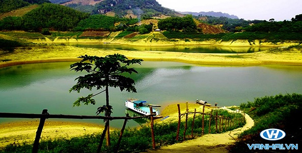 Thung Nai hiện lên với bức tranh thiên nhiên vô cùng tươi đẹp