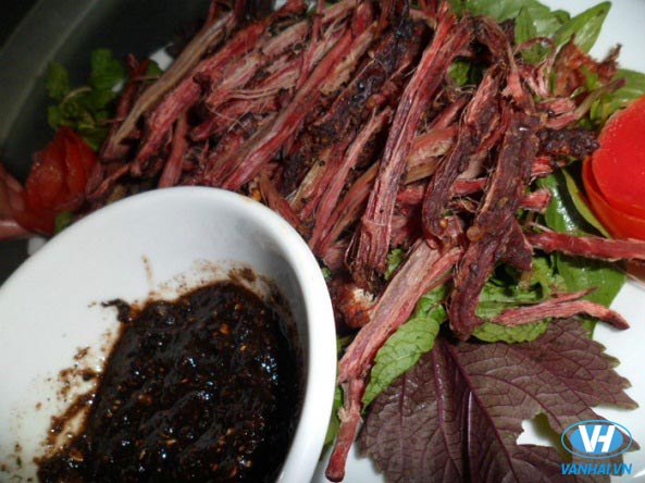 Thịt khô gác bếp – món ăn đặc trưng của người Điện Biên