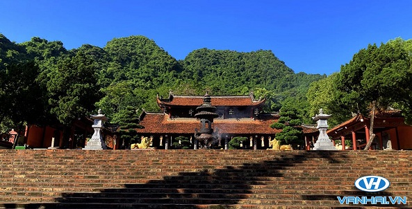Nhiều ngôi đền chùa nổi tiếng linh thiêng được du khách ghé đến
