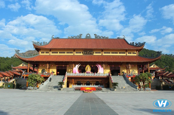 Toàn cảnh khu chùa Ba Vàng