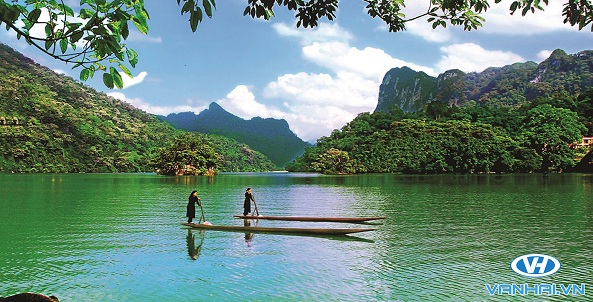 Hồ Ba Bể sở hữu khung cảnh nên thơ
