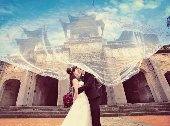 Ảnh cưới chụp ở nhà thờ đá Phát Diệm mang nét hoài cổ