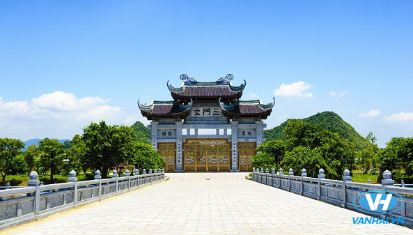 Cảnh quan rộng lớn của chùa Bái Đính