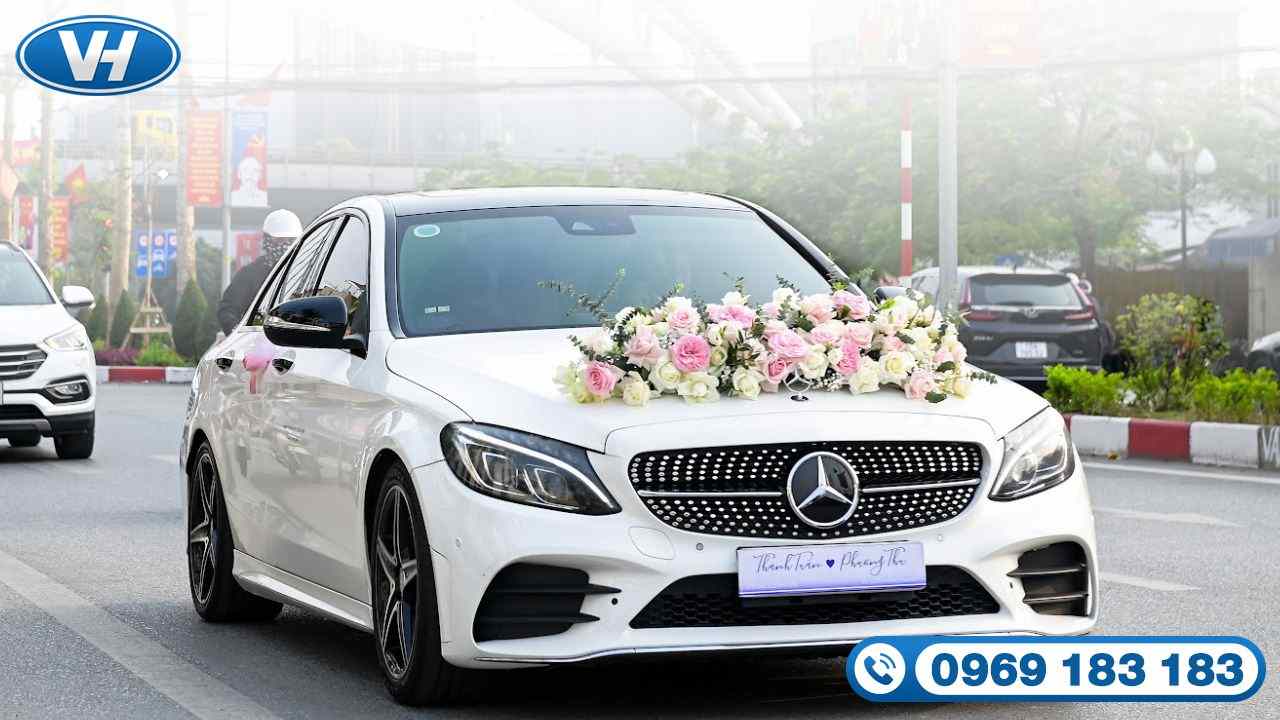 Một mẫu xe cưới màu trắng tinh tế và sang trọng