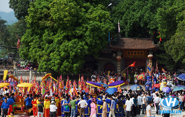 Lễ hội diễn ra náo nhiệt tại đền Bảo Hà