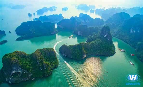 Cảnh sắc tuyệt đẹp của vịnh Hạ Long