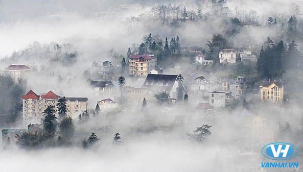 Thị trấn Sapa chìm trong màn sương bạc khi xuân về
