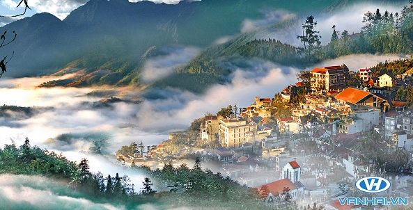 Thị trấn xinh đẹp mờ sương giữa núi rừng Tây Bắc