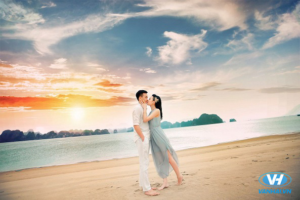 Bãi cát trắng mênh mông là background hình cưới tuyệt đẹp