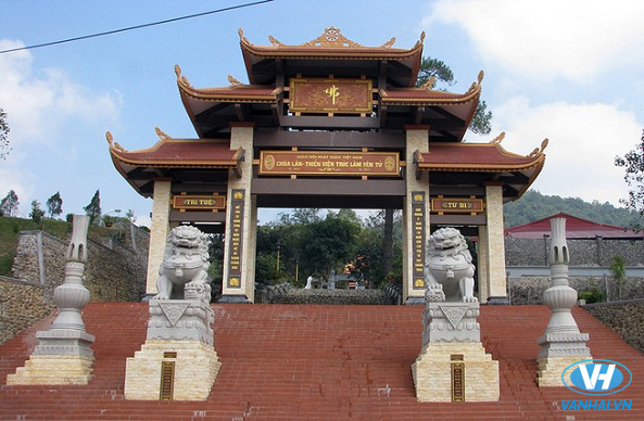 Lễ hội chùa Yên Tử là điểm du xuân được khách thập phương yêu thích