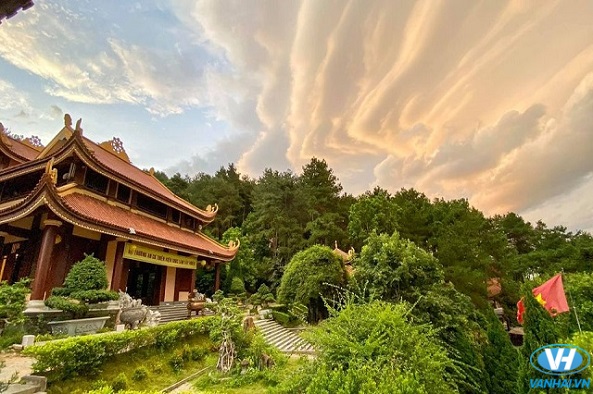 Cảnh quan tươi đẹp của thiền viện Trúc Lâm Tây Thiên