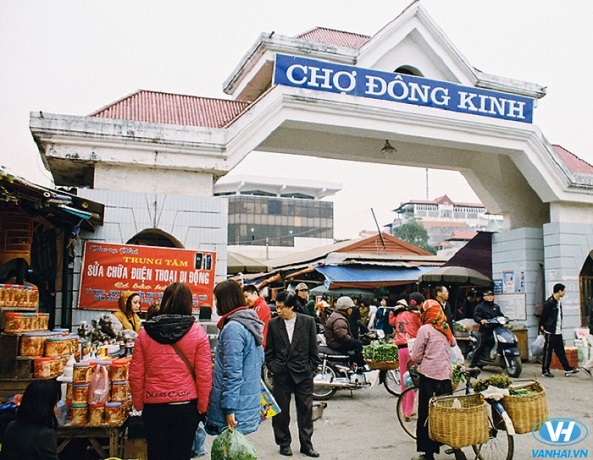 Dạo chợ Đông Kinh để mua sắm