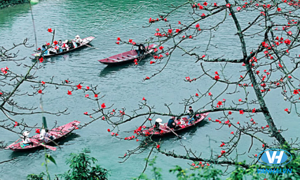 Tham qua chùa Hương bằng thuyền qua suối Yến