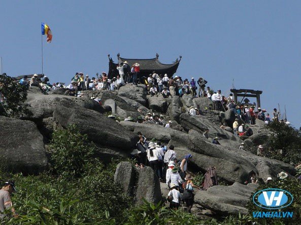 Hội xuân Yên Tử năm nay đón đông đảo du khách về chiêm bái