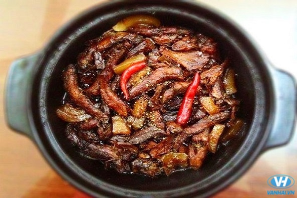 Cá bống vùi tro là món ăn đặc sản của Lai Châu