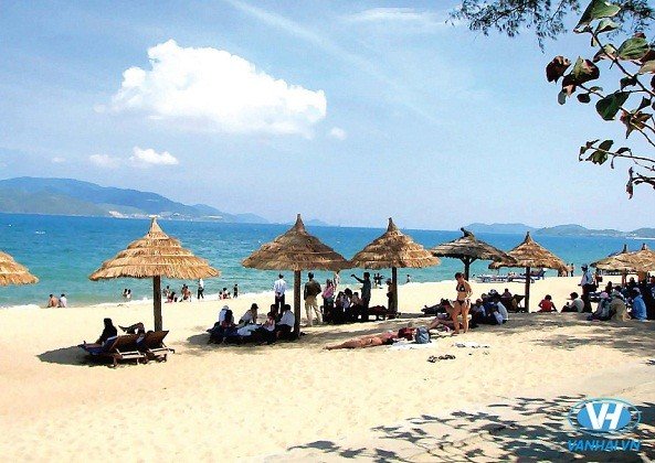 Bãi tắm Cửa Lò Nghệ An thu hút đông đảo du khách