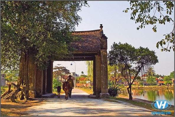 Thiết kế độc đáo của cổng làng cổ Đường Lâm