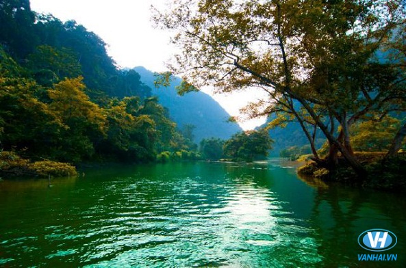 Du lịch hồ Ba Bể chiêm ngưỡng cảnh sắc thiên nhiên tuyệt đẹp