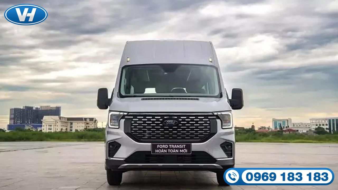 Hình thức vô cùng ấn tượng của xe Ford Transit Premium