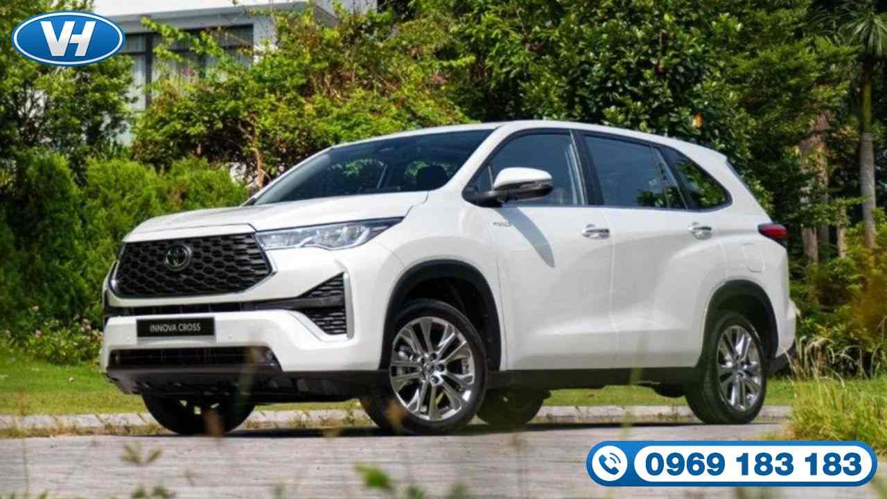 Giá thuê xe 7 chỗ Toyota Cross cạnh tranh