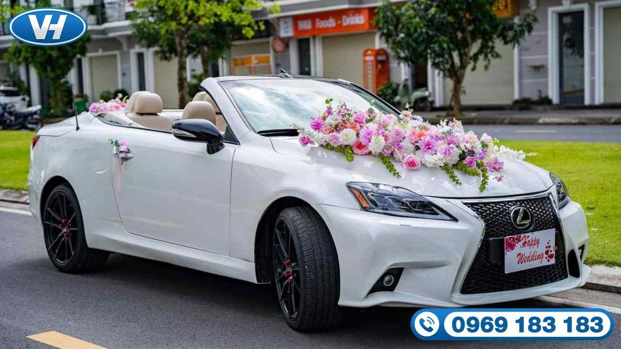 Xe cưới được trang trí ấn tượng, tạo điểm nhấn cho lễ cưới Xe cưới được trang trí ấn tượng, tạo điểm nhấn cho lễ cưới