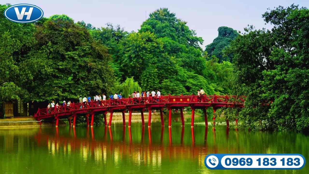 Khung cảnh Hà Nội trong trẻo đến lạ thường
