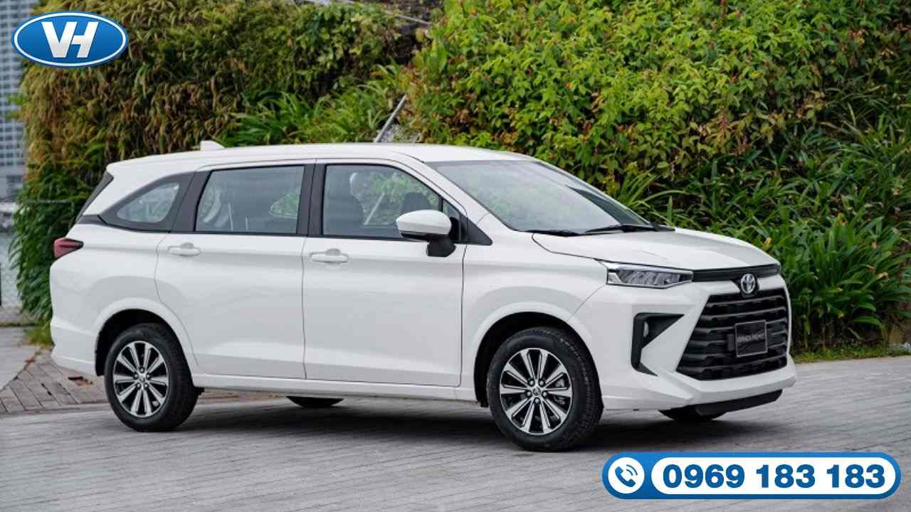 Thuê xe 7 chỗ là phương án di chuyển cho các đoàn khách nước ngoài