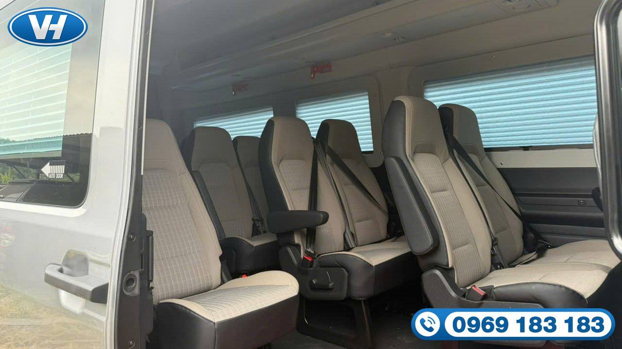 Xe Transit Premium 18 chỗ thiết kế hiện đại