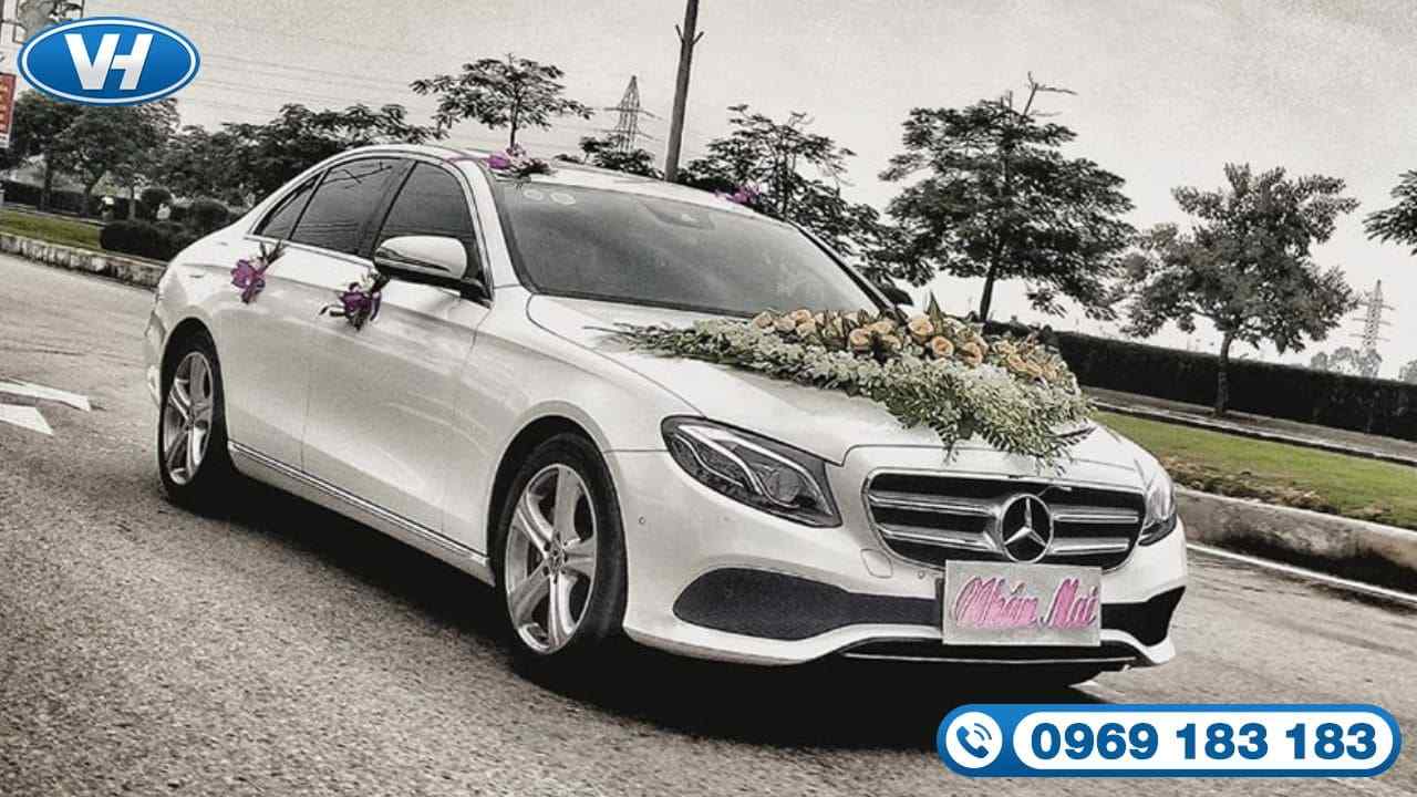 Xe cưới trang trí đẹp mắt tại nhà xe Vân Hải