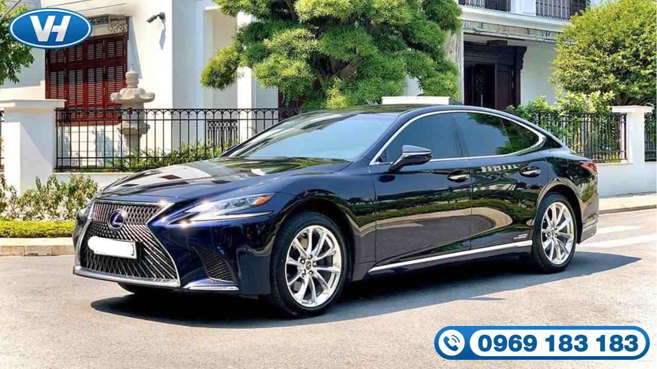 Rất nhiều mẫu xe được giới thiệu đến khách hàng