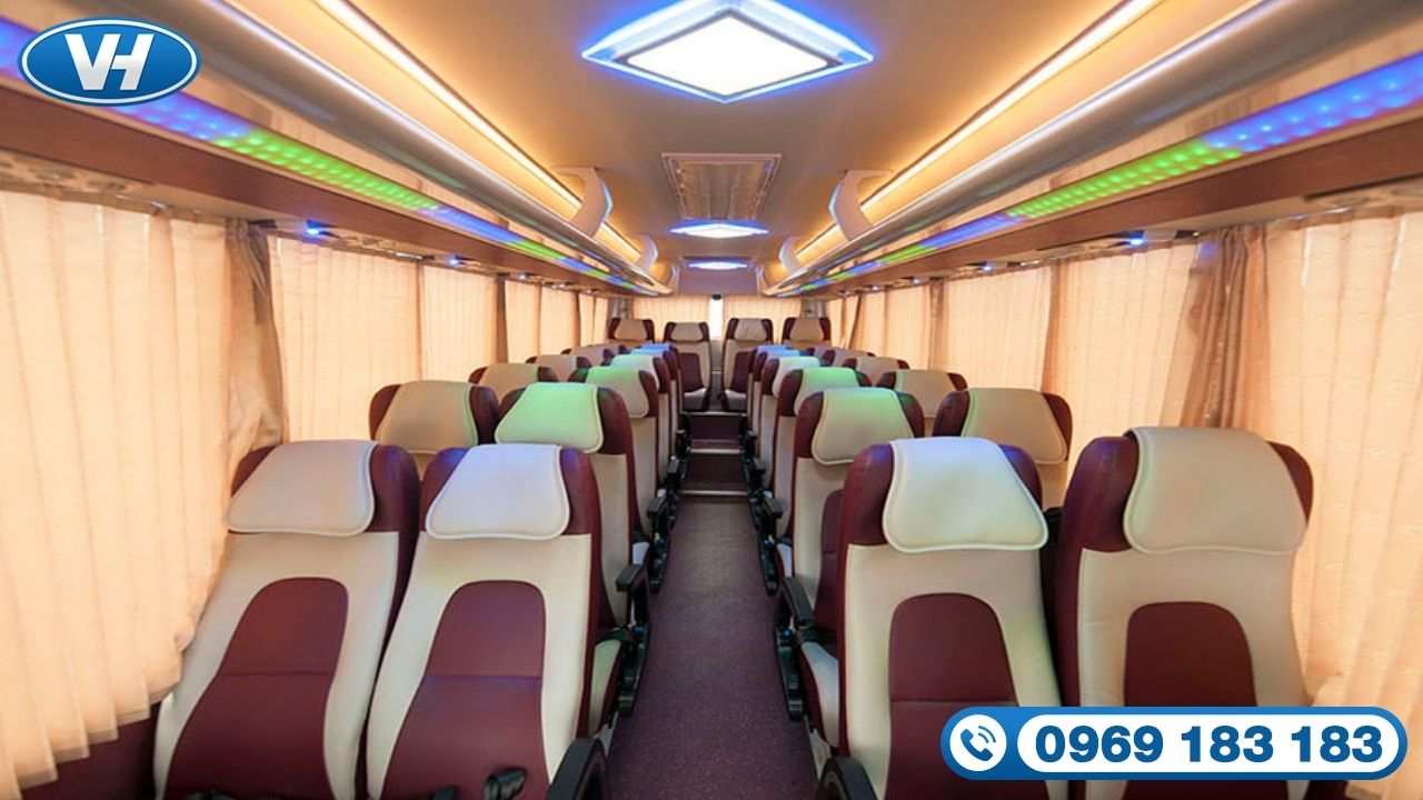 Tài xế chuyên nghiệp túc trực đảm bảo đón khách an toàn Tài xế chuyên nghiệp túc trực đảm bảo đón khách đúng giờ