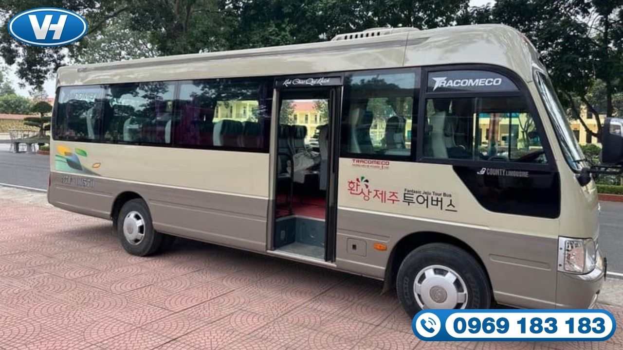 Thuê xe có lái đi ăn tất niên: Nhậu thả ga, không lo thổi nồng độ cồn