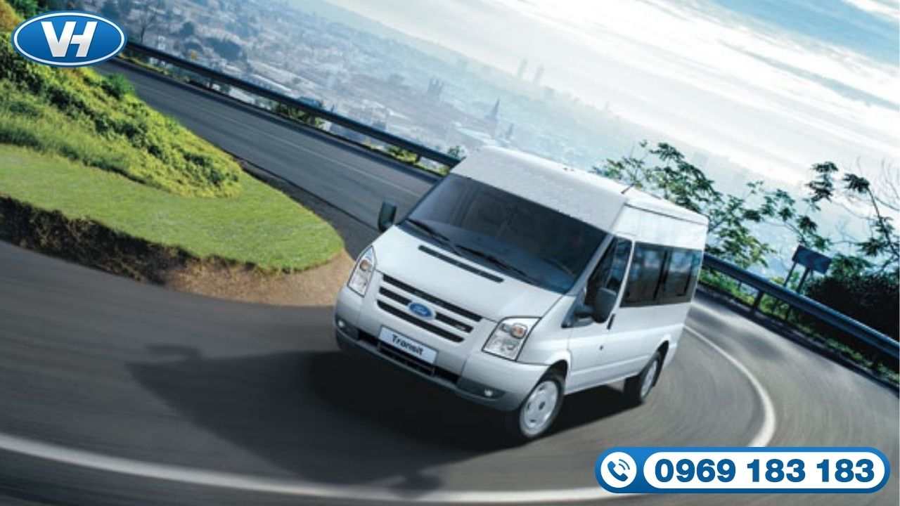 Tài xế lái xe điềm đạm ổn định tốc độ