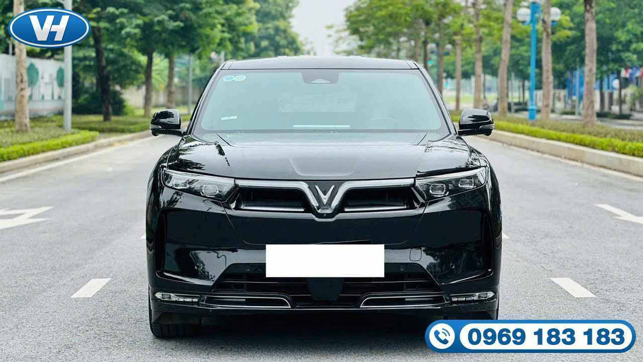 Thuê xe VF9 có lái: Tận hưởng sự sang trọng trên hành trình đi lễ