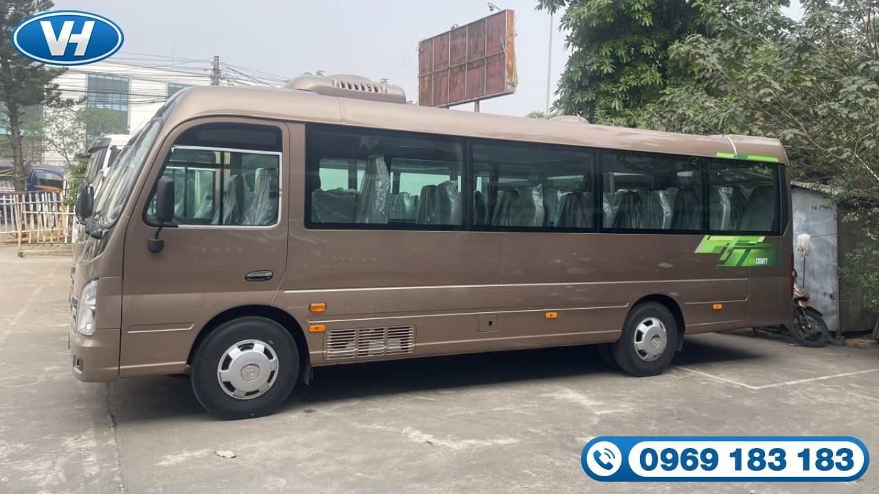 Không gian xe rộng phù hợp gia đình và những đoàn khách đông Không gian xe rộng phù hợp gia đình và đoàn đông người