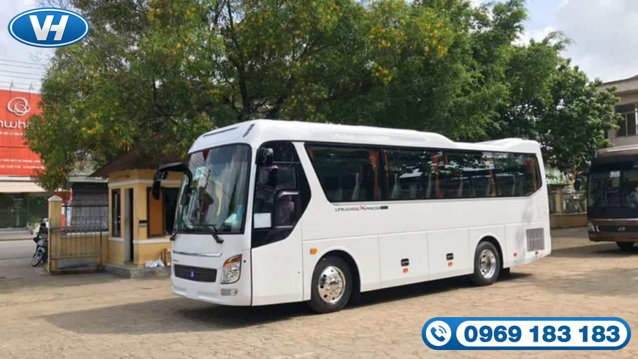 Xe đẹp phù hợp gia đình và nhóm khách nghỉ dưỡng Xe cao cấp phù hợp gia đình và nhóm khách đi nghỉ dưỡng