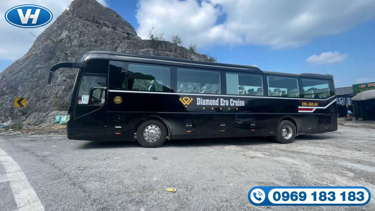 Xe Limousine 31 chỗ rộng rãi phù hợp đoàn khách đông người Xe Limousine 31 chỗ rộng rãi cho đoàn khách đông người