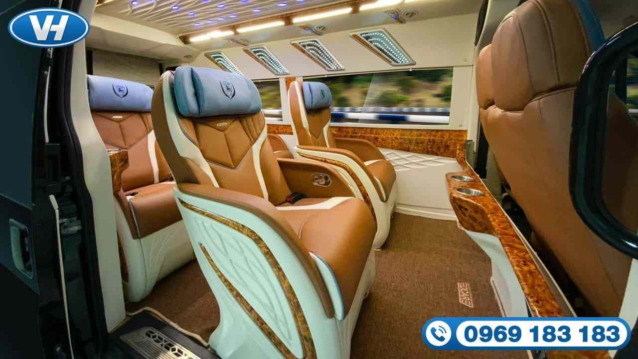 Không gian nội thất Limousine sang trọng cho chuyến đi thuận tiện Không gian nội thất Limousine sang trọng cho chuyến đi đường dài
