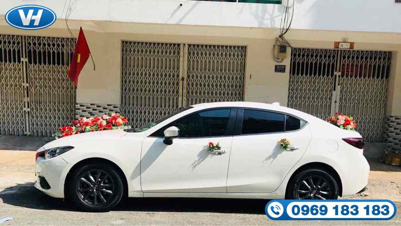 Xe cưới sang trọng đồng hành cùng cô dâu chú rể